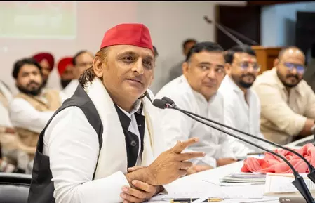 सर्राफा कारोबार संकट में, व्यापारी पुलिस उगाही से परेशान: अखिलेश यादव सर्राफा कारोबार संकट में, व्यापारी पुलिस उगाही से परेशान: अखिलेश यादव