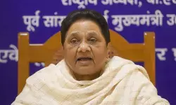 आंधी-तूफान की तबाही और महंगाई की दोहरी मार, सरकार दे राहत : मायावती आंधी-तूफान की तबाही और महंगाई की दोहरी मार, सरकार दे राहत : मायावती