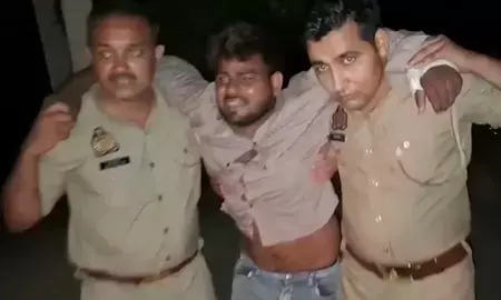 एटा और बुलंदशहर में पुलिस एनकाउंटर, तीन शातिर बदमाश गिरफ्तार, हथियार बरामद एटा और बुलंदशहर में पुलिस एनकाउंटर, तीन शातिर बदमाश गिरफ्तार, हथियार बरामद