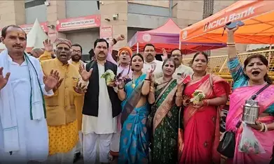 भोजशाला फैसले के बाद ज्ञानवापी पर तेज हुई मांग, काशी विश्वनाथ मंदिर में दर्शन करने पहुंचे पक्षकार और अधिवक्ता भोजशाला फैसले के बाद ज्ञानवापी पर तेज हुई मांग, काशी विश्वनाथ मंदिर में दर्शन करने पहुंचे पक्षकार और अधिवक्ता