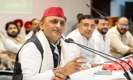 सर्राफा कारोबार संकट में, व्यापारी पुलिस उगाही से परेशान: अखिलेश यादव सर्राफा कारोबार संकट में, व्यापारी पुलिस उगाही से परेशान: अखिलेश यादव