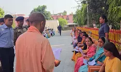 सीएम योगी का सख्त रुख: जनता दर्शन में अफसरों को दिए निर्देश- शीघ्रता से करें जन समस्याओं का निस्तारण सीएम योगी का सख्त रुख: जनता दर्शन में अफसरों को दिए निर्देश- शीघ्रता से करें जन समस्याओं का निस्तारण