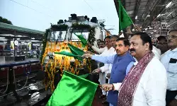 बेंगलुरु-मुंबई एक्सप्रेस का पहला सफर शुरू, कर्नाटक-महाराष्ट्र के बीच मजबूत होगा संपर्क बेंगलुरु-मुंबई एक्सप्रेस का पहला सफर शुरू, कर्नाटक-महाराष्ट्र के बीच मजबूत होगा संपर्क