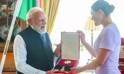 स्वीडन ने पीएम मोदी को ‘रॉयल ऑर्डर ऑफ द पोलर स्टार’ सम्मान से किया सम्मानित स्वीडन ने पीएम मोदी को ‘रॉयल ऑर्डर ऑफ द पोलर स्टार’ सम्मान से किया सम्मानित