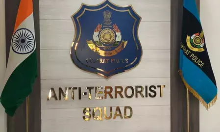राजकोट एयरपोर्ट पर गुजरात ATS और क्राइम ब्रांच की बड़ी कार्रवाई, 5 करोड़ की 180 किलो चांदी जब्त