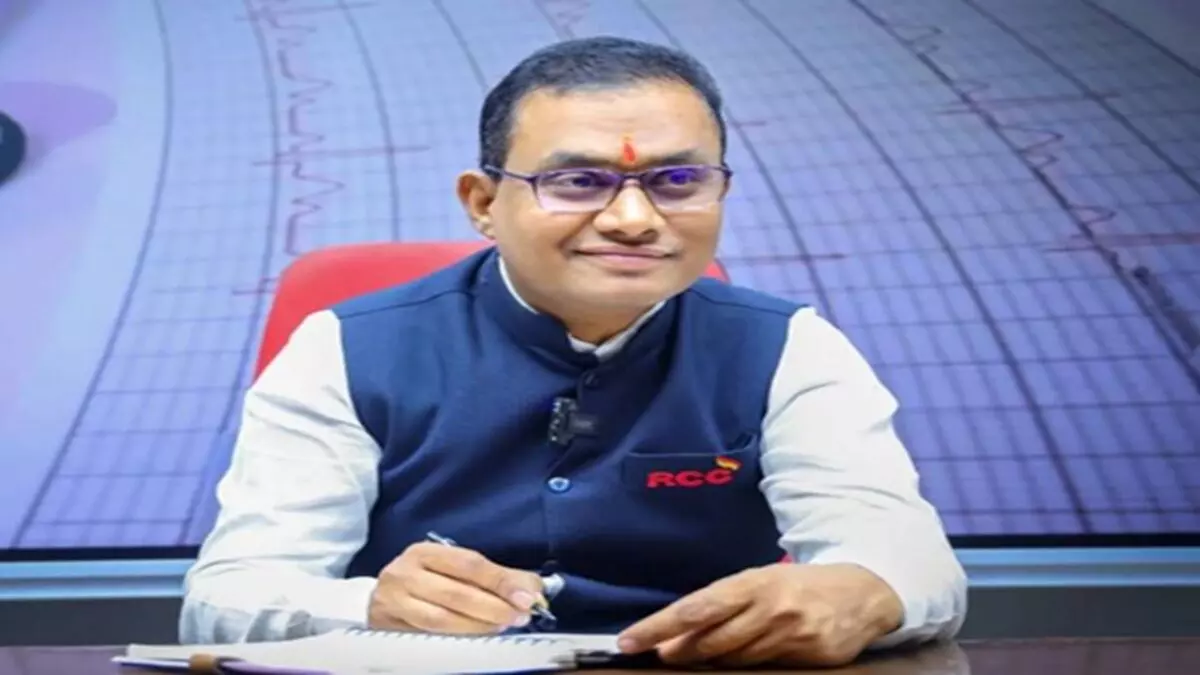 NEET पेपर लीक केस में बड़ी कार्रवाई: लातूर के कोचिंग संचालक शिवराज मोटेगावकर गिरफ्तार NEET पेपर लीक केस में बड़ी कार्रवाई: लातूर के कोचिंग संचालक शिवराज मोटेगावकर गिरफ्तार