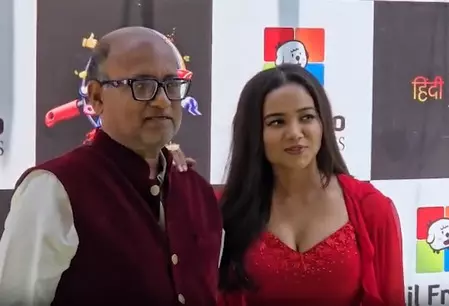 शिल्पा शेट्टी के नए शो में मचेगा धमाल, मां संग पहुंचे गुल्लू तो पापा का हाथ थामे दिखीं मनीषा रानी शिल्पा शेट्टी के नए शो में मचेगा धमाल, मां संग पहुंचे गुल्लू तो पापा का हाथ थामे दिखीं मनीषा रानी