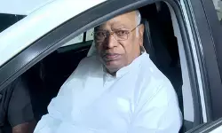वीडी सतीशन लेंगे सीएम पद की शपथ: खड़गे बोले- केरल में यूडीएफ की जीत अभूतपूर्व, राहुल तिरुवनंतपुरम के लिए रवाना