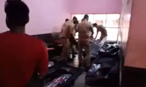 यूपी के लखीमपुर खीरी में भीषण हादसा: हाईवे पर ट्रक और मैजिक की भिड़ंत, 10 लोगों की मौत, दो से अधिक घायल यूपी के लखीमपुर खीरी में भीषण हादसा: हाईवे पर ट्रक और मैजिक की भिड़ंत, 10 लोगों की मौत, दो से अधिक घायल