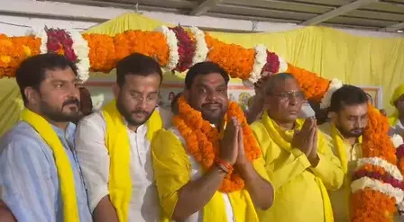 अजीत सिंह हत्याकांड के आरोपी प्रदीप सिंह कबूतरा ने ज्वाइन की सुभासपा, ओपी राजभर की पार्टी में शामिल होने से गरमाई राजनीति अजीत सिंह हत्याकांड के आरोपी प्रदीप सिंह कबूतरा ने ज्वाइन की सुभासपा, ओपी राजभर की पार्टी में शामिल होने से गरमाई राजनीति