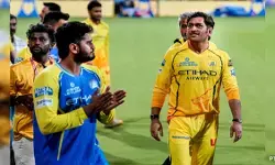 चेपॉक में भावुक हुए फैंस, धोनी और रैना ने ‘लैप ऑफ ऑनर’ से जीता दिल चेपॉक में भावुक हुए फैंस, धोनी और रैना ने ‘लैप ऑफ ऑनर’ से जीता दिल