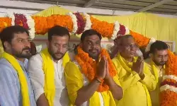 अजीत सिंह हत्याकांड के आरोपी प्रदीप सिंह कबूतरा ने ज्वाइन की सुभासपा, ओपी राजभर की पार्टी में शामिल होने से गरमाई राजनीति अजीत सिंह हत्याकांड के आरोपी प्रदीप सिंह कबूतरा ने ज्वाइन की सुभासपा, ओपी राजभर की पार्टी में शामिल होने से गरमाई राजनीति