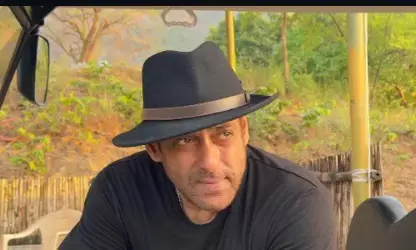 इतने लोगों के बीच मैं तन्हा कैसे महसूस कर सकता हूं, सलमान खान ने अकेलेपन वाले बयान पर दी सफाई इतने लोगों के बीच मैं तन्हा कैसे महसूस कर सकता हूं, सलमान खान ने अकेलेपन वाले बयान पर दी सफाई