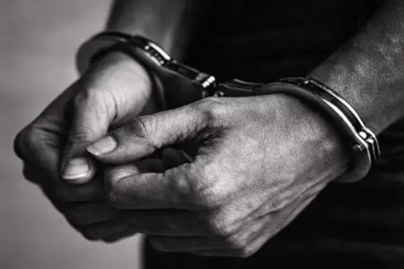सूरत में अवैध हथियारों पर बड़ी कार्रवाई, ‘ऑपरेशन रैम्बो’ में 73 लोग गिरफ्तार सूरत में अवैध हथियारों पर बड़ी कार्रवाई, ‘ऑपरेशन रैम्बो’ में 73 लोग गिरफ्तार