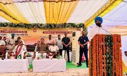 पंजाब के राज्यपाल गुलाब चंद कटारिया ने पुल के नीचे सड़क की नींव रखी पंजाब के राज्यपाल गुलाब चंद कटारिया ने पुल के नीचे सड़क की नींव रखी