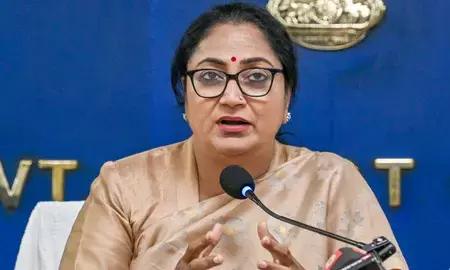 मुख्यमंत्री रेखा गुप्ता की बड़ी पहल: दिल्ली की 96,000 स्ट्रीट लाइटों को स्मार्ट एलईडी में बदला जाएगा