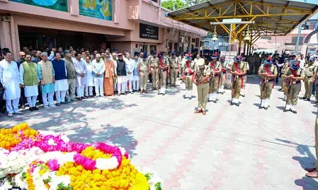 उत्तराखंड के पूर्व सीएम खंडूरी का पूरे सैन्य सम्मान के साथ अंतिम संस्कार, लोगों ने दी भावभीनी श्रद्धांजलि