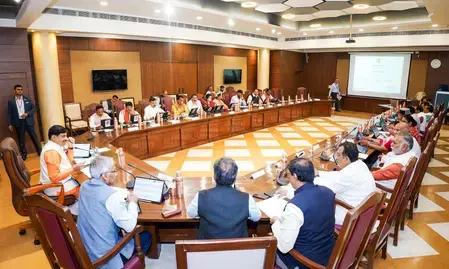 मध्य प्रदेश मंत्रिमंडल ने अगले पांच वर्षों के लिए फसल बीमा योजना को मंजूरी दी मध्य प्रदेश मंत्रिमंडल ने अगले पांच वर्षों के लिए फसल बीमा योजना को मंजूरी दी