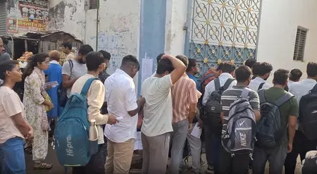 यूपी लेखपाल मुख्य परीक्षा: कड़ी सुरक्षा-बायोमेट्रिक सत्यापन के बाद अभ्यर्थियों को मिल रहा प्रवेश यूपी लेखपाल मुख्य परीक्षा: कड़ी सुरक्षा-बायोमेट्रिक सत्यापन के बाद अभ्यर्थियों को मिल रहा प्रवेश