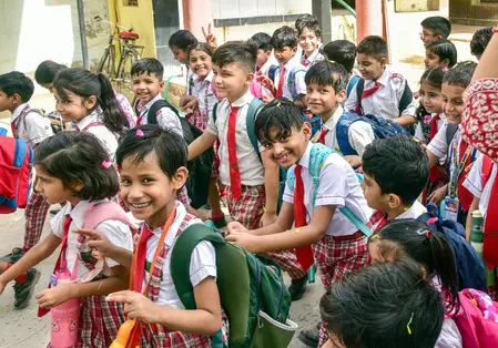 भीषण गर्मी और हीटवेव के चलते बिहार और यूपी के कई बड़े शहरों में शिक्षण संस्थान बंद भीषण गर्मी और हीटवेव के चलते बिहार और यूपी के कई बड़े शहरों में शिक्षण संस्थान बंद
