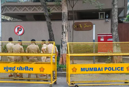 रोहित शेट्टी के घर फायरिंग मामले की चार्जशीट में सनसनीखेज खुलासे, मुंबई में खौफ कायम करना चाहता था गैंग रोहित शेट्टी के घर फायरिंग मामले की चार्जशीट में सनसनीखेज खुलासे, मुंबई में खौफ कायम करना चाहता था गैंग