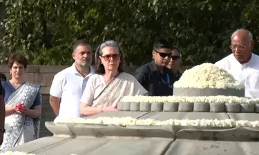 राजीव गांधी को श्रद्धांजलि: राहुल, प्रियंका और सोनिया पहुंचे वीर भूमि राजीव गांधी को श्रद्धांजलि: राहुल, प्रियंका और सोनिया पहुंचे वीर भूमि
