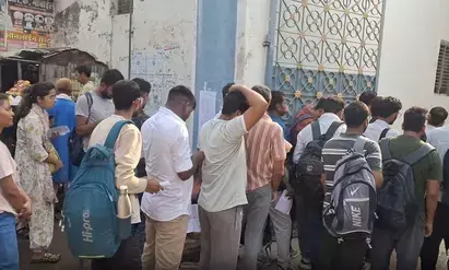 यूपी लेखपाल मुख्य परीक्षा: कड़ी सुरक्षा-बायोमेट्रिक सत्यापन के बाद अभ्यर्थियों को मिल रहा प्रवेश यूपी लेखपाल मुख्य परीक्षा: कड़ी सुरक्षा-बायोमेट्रिक सत्यापन के बाद अभ्यर्थियों को मिल रहा प्रवेश