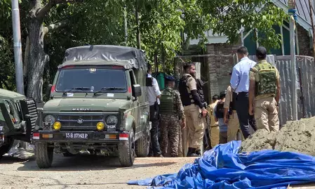 भारत के दुश्मनों का सफाया: PoK में मारा गया पुलवामा हमले का गुनहगार और जैश कमांडर हमजा बुरहान! भारत के दुश्मनों का सफाया: PoK में मारा गया पुलवामा हमले का गुनहगार और जैश कमांडर हमजा बुरहान!