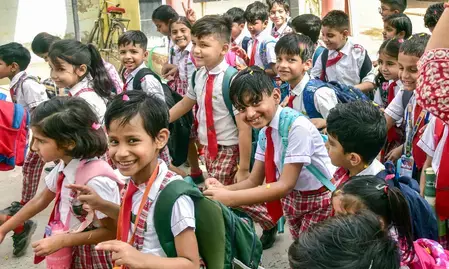भीषण गर्मी और हीटवेव के चलते बिहार और यूपी के कई बड़े शहरों में शिक्षण संस्थान बंद