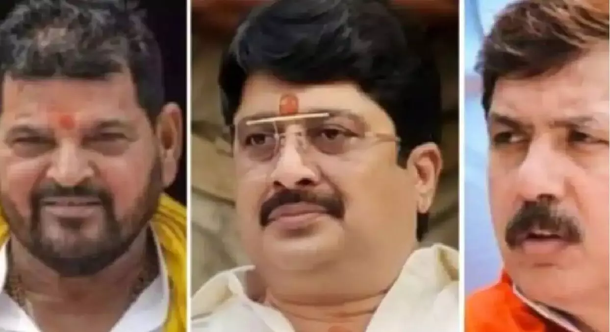 राजा भैया, बृजभूषण, धनंजय को कैसे मिले हथियारों के लाइसेंस? हाईकोर्ट ने 19 बाहुबलियों पर मांगी रिपोर्ट राजा भैया, बृजभूषण, धनंजय को कैसे मिले हथियारों के लाइसेंस? हाईकोर्ट ने 19 बाहुबलियों पर मांगी रिपोर्ट