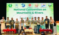 जमशेदपुर में जुटे देशभर के पर्यावरणविदों ने उठाई मांग, नदी-पहाड़ संरक्षण के लिए बने सख्त कानून जमशेदपुर में जुटे देशभर के पर्यावरणविदों ने उठाई मांग, नदी-पहाड़ संरक्षण के लिए बने सख्त कानून
