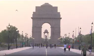 दिल्ली-एनसीआर में हीट वेव का ऑरेंज अलर्ट, 45 डिग्री के पार पहुंचा पारा, लोग बेहाल