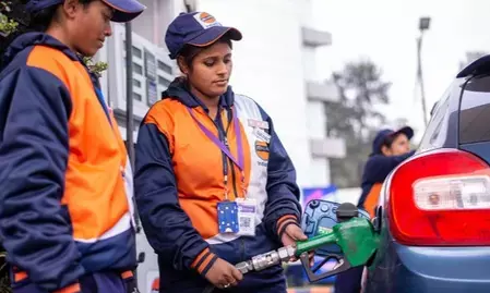 देश भर में पेट्रोल-डीजल की पर्याप्त उपलब्धता, जरूरत के अनुसार ही ईंधन खरीदें और पैनिक बाइंग से बचें: सरकार