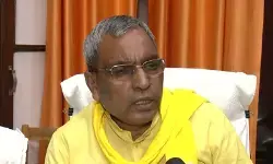 अजय राय की टिप्पणी पर यूपी में राजनीति तेज, एनडीए के नेताओं ने कहा- हार की आशंका से बौखलाई कांग्रेस अजय राय की टिप्पणी पर यूपी में राजनीति तेज, एनडीए के नेताओं ने कहा- हार की आशंका से बौखलाई कांग्रेस