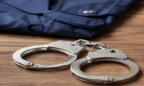 भुवनेश्वर में फर्जी एनआईए अधिकारी गिरफ्तार, झूठे मामले को प्रभावित करने का आरोप भुवनेश्वर में फर्जी एनआईए अधिकारी गिरफ्तार, झूठे मामले को प्रभावित करने का आरोप