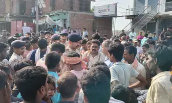 आजमगढ़: शादी के मंडप में प्रेमिका का हाई-वोल्टेज ड्रामा, दूल्हे को मंगेतर बताकर रुकवाई शादी आजमगढ़: शादी के मंडप में प्रेमिका का हाई-वोल्टेज ड्रामा, दूल्हे को मंगेतर बताकर रुकवाई शादी