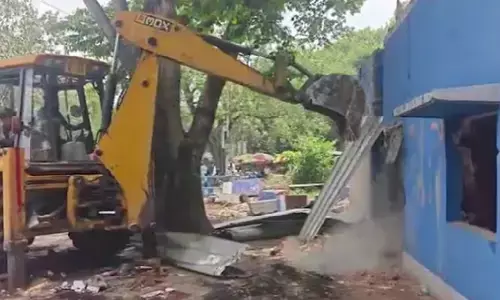 बंगाल में बुलडोजर एक्शन जारी... अब SAIL की जमीन पर बना टीएमसी नेता का दफ्तर ध्वस्त
