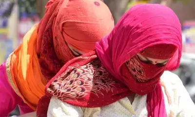 जम्मू-कश्मीर सरकार ने भीषण गर्मी के चलते जम्मू में समर वेकेशन की घोषणा की जम्मू-कश्मीर सरकार ने भीषण गर्मी के चलते जम्मू में समर वेकेशन की घोषणा की