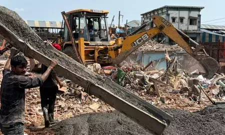 मुंबई के बांद्रा में अतिक्रमण हटाने का अभियान पूरा, रेलवे ने इंफ्रास्ट्रक्चर विस्तार के लिए अतिक्रमण हटाए मुंबई के बांद्रा में अतिक्रमण हटाने का अभियान पूरा, रेलवे ने इंफ्रास्ट्रक्चर विस्तार के लिए अतिक्रमण हटाए