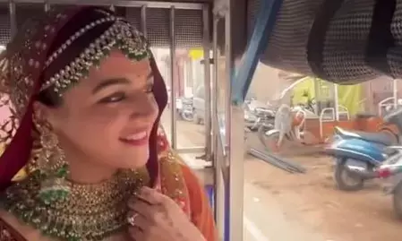 वामीका गब्बी ने एक विशेष सवारी के साथ भूल चूक माफ के 1 साल पूरे होने का मनाया जश्न वामीका गब्बी ने एक विशेष सवारी के साथ भूल चूक माफ के 1 साल पूरे होने का मनाया जश्न