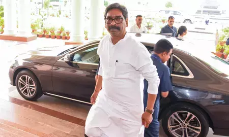 झारखंड: मुख्यमंत्री ने भीषण लू के बीच पेयजल उपलब्धता सुनिश्चित करने के निर्देश दिए झारखंड: मुख्यमंत्री ने भीषण लू के बीच पेयजल उपलब्धता सुनिश्चित करने के निर्देश दिए