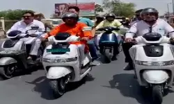सहारनपुर में चिलचिलाती धूप में जायजा लेने स्कूटी पर घर से निकले महापौर सहारनपुर में चिलचिलाती धूप में जायजा लेने स्कूटी पर घर से निकले महापौर