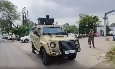 फाल्टा उपचुनावः 10वें दौर के बाद भाजपा उम्मीदवार की बढ़त 38,940 वोट हुई, सीपीआई(एम) दूसरे स्थान पर फाल्टा उपचुनावः 10वें दौर के बाद भाजपा उम्मीदवार की बढ़त 38,940 वोट हुई, सीपीआई(एम) दूसरे स्थान पर