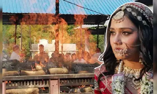 भोपाल में हुआ ट्विशा का अंतिम संस्कार, भाई मेजर हर्षित ने दी मुखाग्नि भोपाल में हुआ ट्विशा का अंतिम संस्कार, भाई मेजर हर्षित ने दी मुखाग्नि
