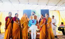 नए भारत के जन्म पर सोहर गायन- मनीष मिश्रा (अध्यक्ष, पहल) नए भारत के जन्म पर सोहर गायन- मनीष मिश्रा (अध्यक्ष, पहल)
