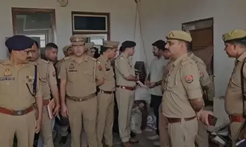 बुलंदशहर में अवैध संबंध के शक में खूनी खेल! आरोपी ने पिता-पत्नी को मारी गोली, दोनों की मौत बुलंदशहर में अवैध संबंध के शक में खूनी खेल! आरोपी ने पिता-पत्नी को मारी गोली, दोनों की मौत