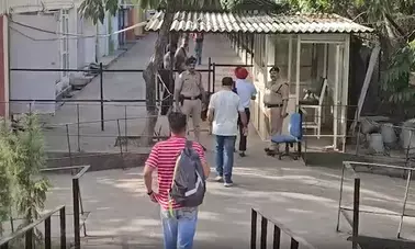पंजाब: भीषण गर्मी को देखते हुए सरकारी दफ्तरों और स्कूलों के समय में बदलाव, कर्मचारियों-छात्रों को मिलेगी राहत पंजाब: भीषण गर्मी को देखते हुए सरकारी दफ्तरों और स्कूलों के समय में बदलाव, कर्मचारियों-छात्रों को मिलेगी राहत