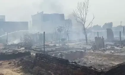 ग्रेटर नोएडा : झुग्गियों में भीषण आग, 20 से ज्यादा झुग्गियां जलकर राख, बाल-बाल बचे लोग ग्रेटर नोएडा : झुग्गियों में भीषण आग, 20 से ज्यादा झुग्गियां जलकर राख, बाल-बाल बचे लोग