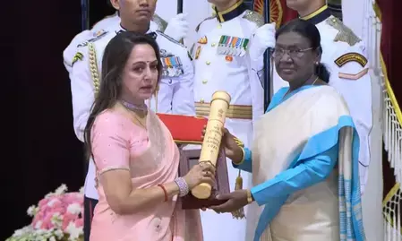 राष्ट्रपति भवन में पद्म अवॉर्ड सेरेमनी, रोहित शर्मा पद्मश्री और धर्मेंद्र मरणोपरांत पद्म विभूषण से सम्मानित राष्ट्रपति भवन में पद्म अवॉर्ड सेरेमनी, रोहित शर्मा पद्मश्री और धर्मेंद्र मरणोपरांत पद्म विभूषण से सम्मानित