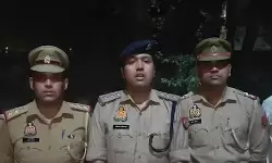 गाजियाबाद: पुलिस मुठभेड़ में चेन स्नैचिंग के आरोपी इरशाद के पैर में गोली लगी, दो आईफोन और तमंचा बरामद गाजियाबाद: पुलिस मुठभेड़ में चेन स्नैचिंग के आरोपी इरशाद के पैर में गोली लगी, दो आईफोन और तमंचा बरामद